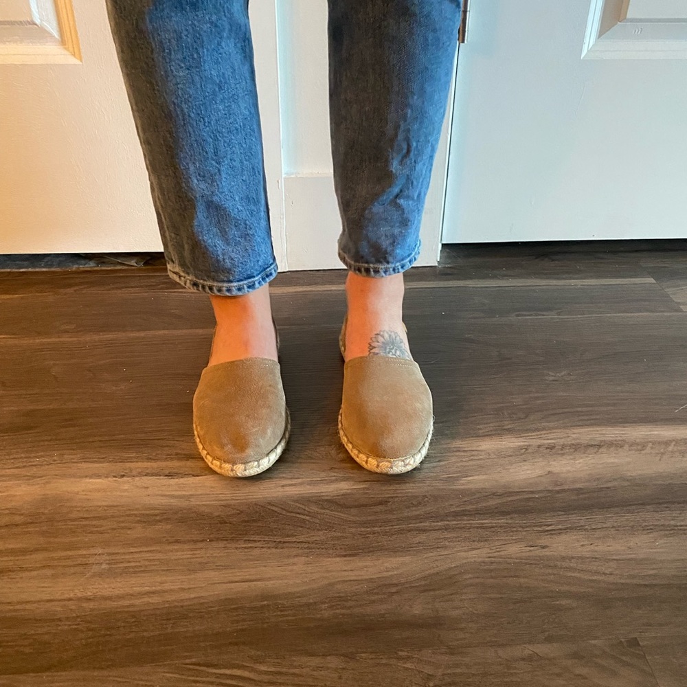 Nude flats